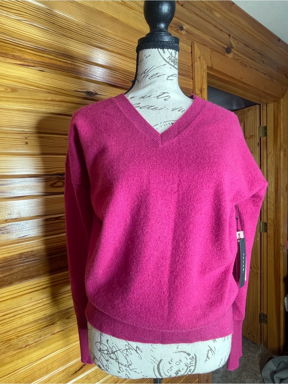 Tahari NWT Cashmere Fuchsia V-Neck Sweater SZ M